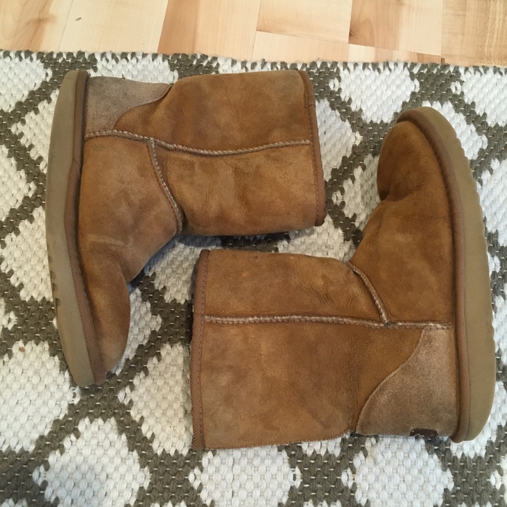 Short Classic UGG Boots